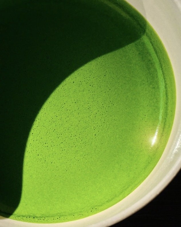 Nærbilde av skummet matcha